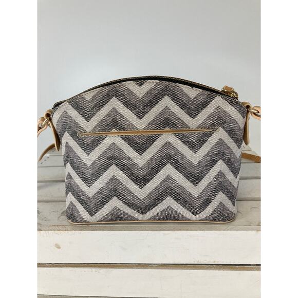 DOONEY & BOURKE SMALL LEATHER CHEVERON CROSSBODY BAG - Picture 4 of 16